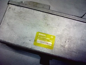 Centralina ECU Bosch 0265100044 Lancia Thema Ferrari 8.32 ABS - Foto 1 di 1