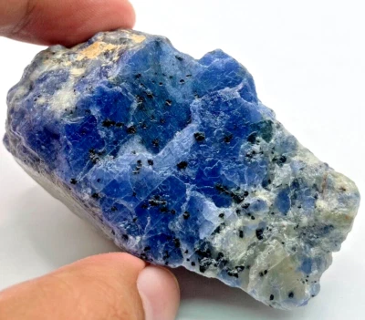 1066CT. Rough Blue Sapphire Top Colors Natural Untreated 100% - Image 1 of 3