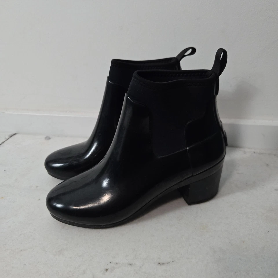 Hunter Women's Size 7 Rain Boots Heeled Ankle Booties Black Gloss Rubber - Image 1 of 4