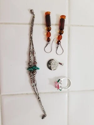 Lote de brinco anel árvore medalha pulseira cor âmbar - Imagem 1 de 4