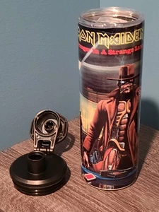 Vaso Iron Maiden Stranger in a Strange Land 20 0z con 2 tapas! NUEVO - Imagen 1 de 3