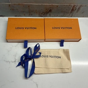 Louis Vuitton piccole scatole regalo con sacchetto antipolvere e fiocco lotto di 2 1 x 5 x 3 - Foto 1 di 7