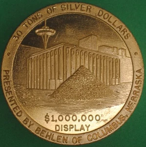 1962 Seattle World's Fair Official Medal 30 Tons of Silver Dollars Display - Bild 1 von 2