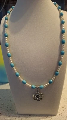 Collar hecho a mano para mujer Foto 1 de 4