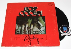 ALICE COOPER SIGNED 'EASY ACTION' ALBUM VINYL RECORD BECKETT COA ROCK AUTOGRAPH - Picture 1 of 3