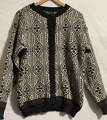 Pure New Wool Made In UK button detailed knitted jumper cardigan size 12 - Image 1 of 4