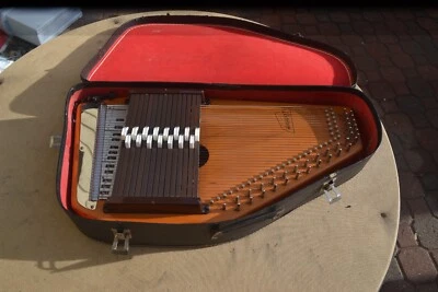 OSCAR SCHMIDT AUTOHARP OS15B - 15 CHORD 36 STRING with CASE - Image 1 of 4