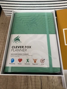 Clever Fox Weekly Planner non datato monitoraggio obiettivi e produttività verde nuovo con scatola sigillato - Foto 1 di 1