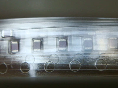 UN CARRETE COMPLETO (4000) 100pf 100V smd TAPAS AVX 08051A101JATMA - Nuevo y sin usar Foto 1 de 4