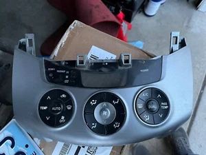 2006-2012 Toyota RAV4 Automatic Lim AC Heater Climate Temperature Control OEM - Picture 1 of 2