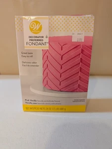 WILTON Decorator Preferred Fondant Pink Vanilla 24 oz Easy to Roll Cake Icing - Picture 1 of 3