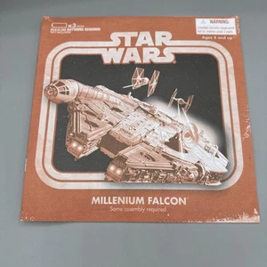 Star Wars 2012 ToysRus Exclusive Millennium Falcon Bedienungsanleitung - Bild 1 von 7