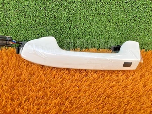 Smart Key Driver Door Handle (WHITE) for 2019-2024 KIA Cerato (Left Hand Drive) - Picture 1 of 3
