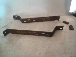 Par de soportes de parachoques delanteros para Oldsmobile Dynamic 88 1958 - Imagen 1 de 2