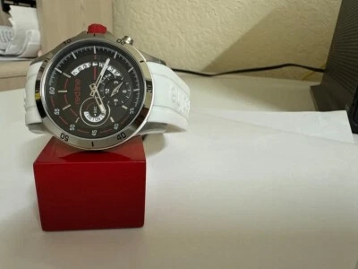 Reloj unisex línea roja 50021-02-WHT Tech esfera negra correa silicona blanca Foto 1 de 4