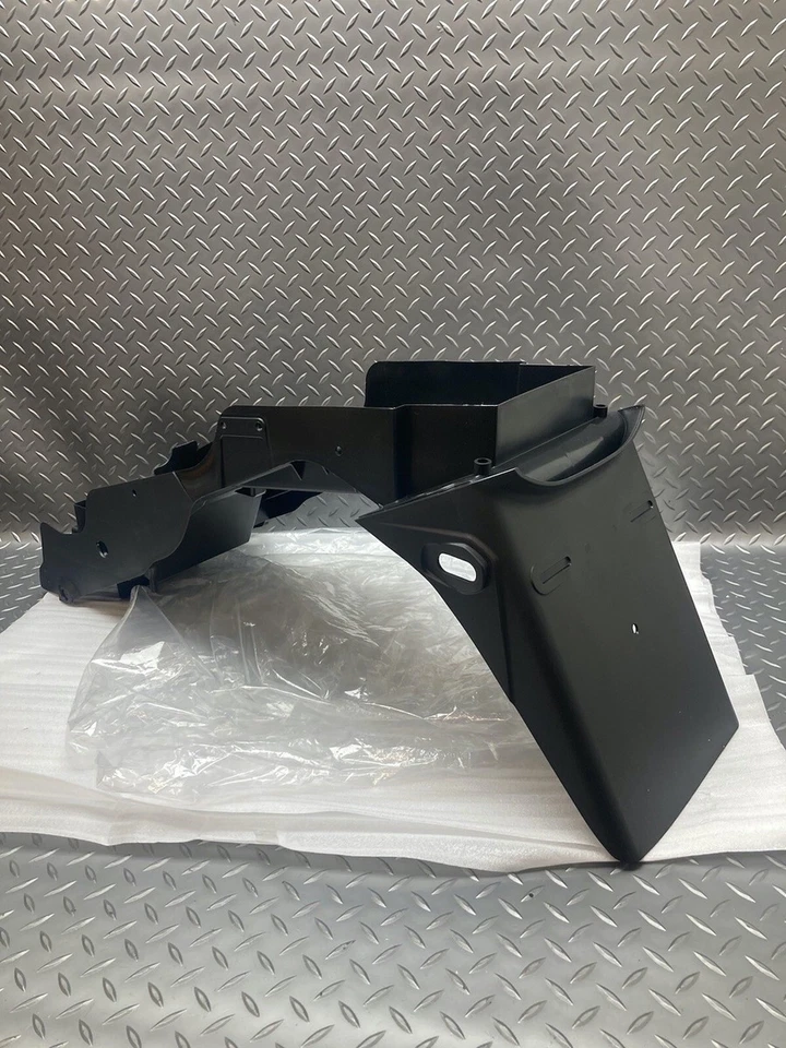 Suzuki GSXR1000 GSX-R 2001 2002 / K1 K2 / задний брызговик крыло поддон - Изображение 1 из 1