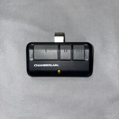 Abridor de puerta de garaje con control remoto de 3 botones Chamberlain OEM *06 Foto 1 de 2