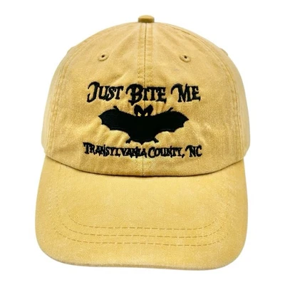 Gorra de murciélago Adams Just Bite Me con tirantes de algodón amarillo Condado de Transilvania Carolina del Norte Foto 1 de 4