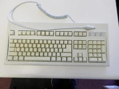 Vintage KeyTronic E03601 Clicky Mechanical Keyboard E03601QL-C Retro White E11 - Image 1 of 4