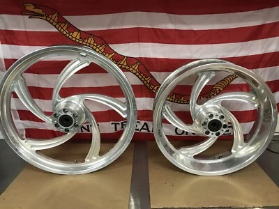 Ruedas Arlen Ness Sweeper Victory Vegas usadas 21 x 2,15 y 18 x 5,0 pulidas 03-05 Foto 1 de 4