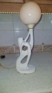 VINTAGE ELEGANT ART DECO STYLE WHITE CERAMIC LADY TABLE LAMP / WORKING - Picture 1 of 7