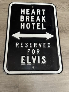 Schweres Metall Straßenschild Heart Break Hotel reserviert für Elvis Presley 12”X18” - Bild 1 von 8