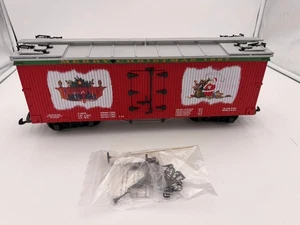 USA Trains R13015 Christmas holiday 1997 Refrigerator Reefer Boxcar G Scale, Red - Picture 1 of 11