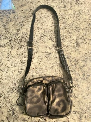 L.A.M.B Gwen Stefani 可调斜挎包单肩包尼龙豹拉链口袋 — 第 1/4 张图片