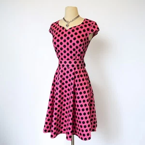 Vestido Diente Rosa Caliente Polkadot Pinup Y2K Acampanado Barbiecore Maximalista Gótico De Colección - Imagen 1 de 19