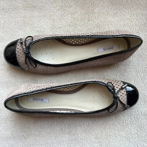 Geox Lola Taupe Desnudo Cuero Perforado Negro Puntera Ballet Plana EU 36.5 US 6.5 - Imagen 1 de 16