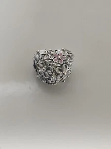 AUTHENTIC PANDORA MOM DAISY HEART CHARM #791155C01 - Picture 1 of 3