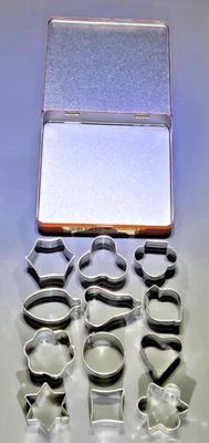 ZENKER, 12  Mini Ausstechformen, Weihnachtsmotive. Für Teigwaren, Knete, Hobby. - Bild 1 von 4