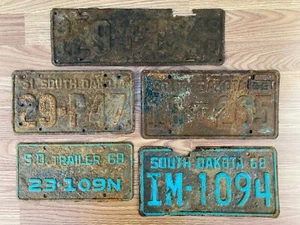 South Dakota Trödel Nummernschild Konvolut (5) 31, 51, 57, 68, 68 Rost, Wasserschaden - Bild 1 von 7