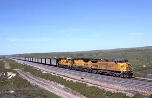 Original Dia: Union Pacific C44-9W 9730 + CNW + CNW Coal Action - Bild 1 von 1