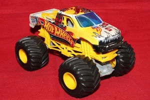 Hot Wheels Monster Jam Diecast Truck 1/24 - Picture 1 of 2
