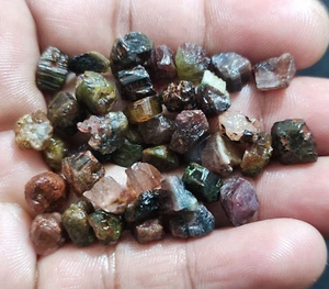 Lote de 40 piezas brillantes de turmalina cruda tamaño 7-9 mm piedras preciosas sueltas para joyería - Imagen 1 de 8