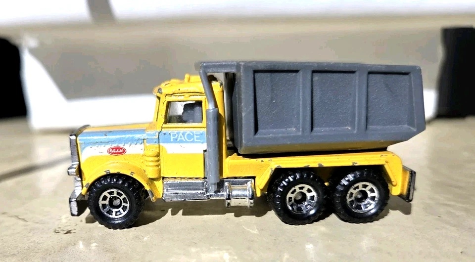Camión de volteo Peterbilt MB30 de colección Matchbox superrápido Foto 1 de 4