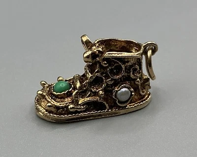 9ct gold shoe with semi precious stones charm - Image 1 of 4