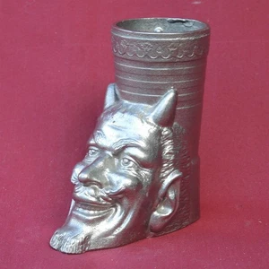 Antiguo soporte para bolígrafo DEVIL metal fundido vintage soviético escritorio/estatua de Mefistófeles - Imagen 1 de 6