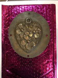 FB 5 Antique Brass Bronze Valentine Heart Medallion With Flowers For Your Love - Picture 1 of 5