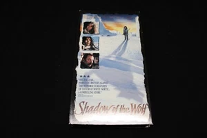 Shadow of the Wolf Used VHS Adventure Drama Thriller Lou Diamond Phillips - Foto 1 di 4