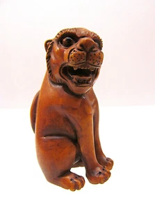 signierte japanisches Netsuke – Tiger / Hund / Löwe Handgeschnitztes Holz - Bild 1 von 8