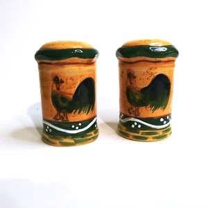 Vintage Set Of Farmhouse Rooster Salt & Pepper Shakers 3.25 Inch - Picture 1 of 8