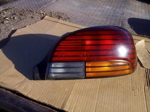 Conjunto de luz trasera derecha Pontiac Grand AM 1996-1998 GM - Imagen 1 de 2