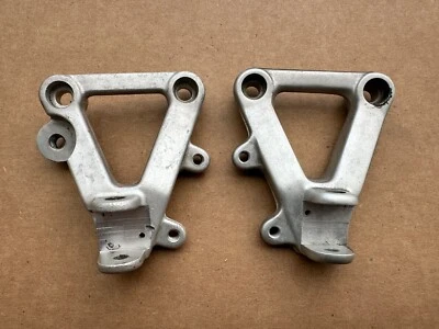 Juego de soportes traseros de clavija delantera derecha e izquierda OEM Ducati 748 916 996 998 Foto 1 de 4
