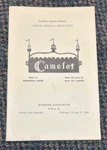 Programa anual de producción musical Topeka Kansas High School 1966 - Camelot - Imagen 1 de 2
