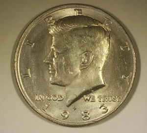 1983-P Kennedy Half Dollar - Misaligned Dies Error Coin ID 02 - Bild 1 von 3