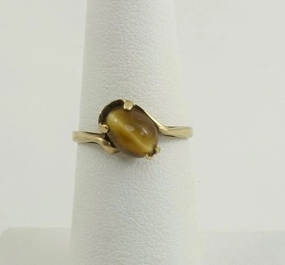 10K yellow gold ladies sz 5.5 oval tiger eye cocktail ring 1.8g - Image 1 of 4
