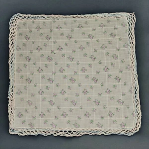 Fazzoletto vintage bianco fiori rosa in quadrati bordo all'uncinetto regalo Hanky LEGGERE - Foto 1 di 5