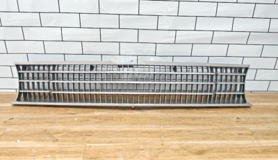 REJILLA RADIADOR DELANTERO MITSUBISHI COLT LANCER DODGE 1977 - 1979 A70 NOS Foto 1 de 4